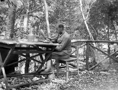 1917, Kurutz Márton, First World War, woods, uniform, reading, railing, newspaper, man, table, chair, decanter, Fortepan #10365