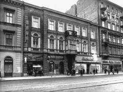 Magyarország, Budapest IX., Vámház (Tolbuhin) körút 13. A kép forrását kérjük így adja meg: Fortepan / Budapest Főváros Levéltára. Levéltári jelzet: HU_BFL_XV_19_c_11, 1973, Budapest Főváros Levéltára / Városrendezési és Építészeti Osztályának fényképei, A Fővárosi Tanács VB Városrendezési és Építészeti Osztályának, illatszerbolt, OTP, Ofotért, Budapest, Lakástextil, Fortepan #103726