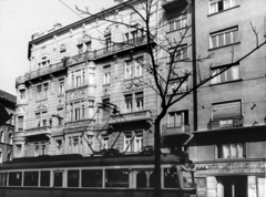 Magyarország, Budapest VIII., Üllői út 66/a-66/b, balra a Nagy Templom utca. A kép forrását kérjük így adja meg: Fortepan / Budapest Főváros Levéltára. Levéltári jelzet: HU_BFL_XV_19_c_11, 1973, Budapest Főváros Levéltára / Városrendezési és Építészeti Osztályának fényképei, A Fővárosi Tanács VB Városrendezési és Építészeti Osztályának, Budapest, Fortepan #103749