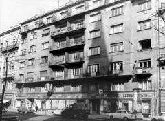 Magyarország, Budapest VIII., Üllői út 66/b. A kép forrását kérjük így adja meg: Fortepan / Budapest Főváros Levéltára. Levéltári jelzet: HU_BFL_XV_19_c_11, 1973, Budapest Főváros Levéltára / Városrendezési és Építészeti Osztályának fényképei, A Fővárosi Tanács VB Városrendezési és Építészeti Osztályának, Trabant-márka, GAZ-márka, Skoda-márka, Fiat-márka, Trabant 601, GAZ 69, Fiat 600, Budapest, Fortepan #103750