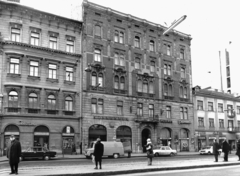 Magyarország, Budapest IX., Üllői út 89/c, Medikus eszpresszó. A kép forrását kérjük így adja meg: Fortepan / Budapest Főváros Levéltára. Levéltári jelzet: HU_BFL_XV_19_c_11, 1973, Budapest Főváros Levéltára / Városrendezési és Építészeti Osztályának fényképei, A Fővárosi Tanács VB Városrendezési és Építészeti Osztályának, Lada-márka, Wartburg-márka, Nysa-márka, VAZ 2101, Nysa 522, Budapest, Fortepan #103777