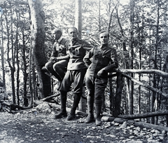 1917, Kurutz Márton, First World War, woods, uniform, railing, tableau, men, sitting on a handrail, Fortepan #10378