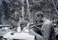 1917, Kurutz Márton, First World War, woods, meal, tableau, men, soldier, bouquet, Fortepan #10380