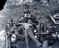 1917, Kurutz Márton, First World War, dog, uniform, man, bench, ammunition, gaiters, Fortepan #10382