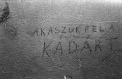 Magyarország, A kép forrását kérjük így adja meg: Fortepan / Budapest Főváros Levéltára. Levéltári jelzet: HU.BFL.XV.19.c.10, 1958, Budapest Főváros Levéltára / BRFK helyszínelési fényképei, BRFK Hivatala Bűnügyi Technikai Osztály, politika, graffiti, 1956-utóélet, Kádár János-ábrázolás, Fortepan #103977