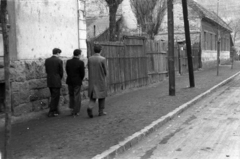 Magyarország, Budapest XIV., Bíbor utca a Tábornok utca felől nézve. A kép forrását kérjük így adja meg: Fortepan / Budapest Főváros Levéltára. Levéltári jelzet: HU.BFL.XV.19.c.10, 1958, Budapest Főváros Levéltára / BRFK helyszínelési fényképei, BRFK Hivatala Bűnügyi Technikai Osztály, Budapest, Bűnügy rekonstruálása, Fortepan #103990