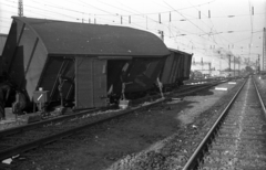 Magyarország, Budapest IX., a felvétel a Ferencvárosi pályaudvar végponti váltókörzetében készült. A kép forrását kérjük így adja meg: Fortepan / Budapest Főváros Levéltára. Levéltári jelzet: HU.BFL.XV.19.c.10, 1959, Budapest Főváros Levéltára / BRFK helyszínelési fényképei, BRFK Hivatala Bűnügyi Technikai Osztály, baleset, pályaudvar, Budapest, rendezőpályaudvar, Fortepan #104026