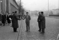 Magyarország, Budapest I., Kosciuszkó Tádé utca, a Déli pályaudvar indulási oldala. Háttérben a Krisztina körút és az Attila út házai. A kép forrását kérjük így adja meg: Fortepan / Budapest Főváros Levéltára. Levéltári jelzet: HU.BFL.XV.19.c.10, 1960, Budapest Főváros Levéltára / BRFK helyszínelési fényképei, BRFK Hivatala Bűnügyi Technikai Osztály, Budapest, Bűnügy rekonstruálása, Fortepan #104056