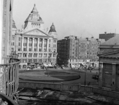 Magyarország, Budapest V.,Budapest VI.,Budapest VII., Deák Ferenc tér, szemben az Anker-ház. A kép forrását kérjük így adja meg: Fortepan / Budapest Főváros Levéltára. Levéltári jelzet: HU.BFL.XV.19.c.10, 1958, Budapest Főváros Levéltára / BRFK helyszínelési fényképei, BRFK Hivatala Bűnügyi Technikai Osztály, Alpár Ignác-terv, palota, eklektikus építészet, Budapest, Fortepan #104074