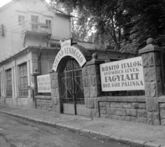 Magyarország, Budapest III., Pusztakúti út, Csillaghegyi strand vendéglő. A kép forrását kérjük így adja meg: Fortepan / Budapest Főváros Levéltára. Levéltári jelzet: HU.BFL.XV.19.c.10, 1961, Budapest Főváros Levéltára / BRFK helyszínelési fényképei, BRFK Hivatala Bűnügyi Technikai Osztály, strand, Budapest, Fortepan #104238