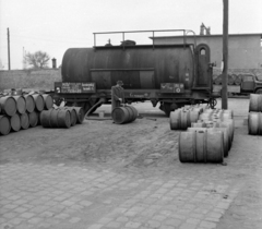 Magyarország, A kép forrását kérjük így adja meg: Fortepan / Budapest Főváros Levéltára. Levéltári jelzet: HU.BFL.XV.19.c.10, 1961, Budapest Főváros Levéltára / BRFK helyszínelési fényképei, BRFK Hivatala Bűnügyi Technikai Osztály, vasút, hordó, tartálykocsi, Fortepan #104256