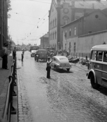 Magyarország, Budapest VIII.,Budapest IX., Könyves Kálmán körút a Kőbányai út felé nézve. A kép forrását kérjük így adja meg: Fortepan / Budapest Főváros Levéltára. Levéltári jelzet: HU.BFL.XV.19.c.10, 1961, Budapest Főváros Levéltára / BRFK helyszínelési fényképei, BRFK Hivatala Bűnügyi Technikai Osztály, trolibusz, GAZ M20 Pobjeda, Budapest, Fortepan #104261