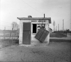 Magyarország, A kép forrását kérjük így adja meg: Fortepan / Budapest Főváros Levéltára. Levéltári jelzet: HU.BFL.XV.19.c.10, 1963, Budapest Főváros Levéltára / BRFK helyszínelési fényképei, BRFK Hivatala Bűnügyi Technikai Osztály, trafik, betörés, Fortepan #104410