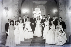 Hungary, Budapest XI., Gellért Gyógyfürdő, jubileumi bál résztvevői a főbejárat melletti lépcsőnél., 1948, Hámori Gyula, Budapest, lady, gentleman, tableau, evening gown, Fortepan #104605