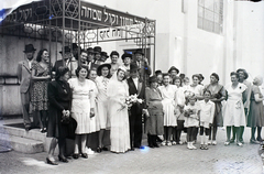 Magyarország, Budapest VII., a Kazinczy utcai orthodox központ udvara, hüpe (menyegzői baldachin) a zsinagógánál., 1947, Hámori Gyula, zsidóság, Budapest, héber írás, hüpe, Dávid csillag, Fortepan #104612