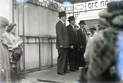 Magyarország, Budapest VII., a Kazinczy utcai orthodox központ udvara, hüpe (menyegzői baldachin) a zsinagógánál., 1947, Hámori Gyula, zsidóság, Budapest, héber írás, hüpe, Dávid csillag, esküvő, Fortepan #104658