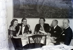 Hungary, 1948, Hámori Gyula, smoking, Budapest, lady, gentleman, table society, tapestry, Fortepan #104685