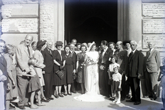 Magyarország, Budapest V., Szervita tér, Belvárosi Szent Anna-templom (szervita templom)., 1946, Hámori Gyula, esküvő, katolikus, Budapest, szerviták, násznép, vőlegény, menyasszony, Fortepan #104688