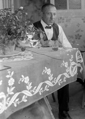 1932, Kurutz Márton, man, glass, table, tablecloth, Fortepan #10471