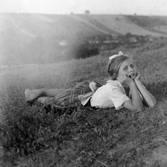 1932, Kurutz Márton, portrait, field, girl, prop up the head, lying on stomach, photo aspect ratio: square, Fortepan #10473