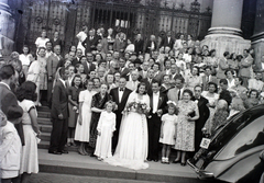 Magyarország, Budapest V., Szent István tér, a felvétel a Szent István-bazilika főbejárata előtt készült., 1947, Hámori Gyula, Budapest, esküvő, Fortepan #104742