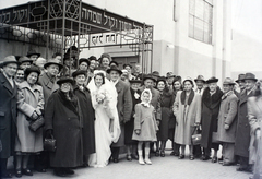 Magyarország, Budapest VII., a Kazinczy utcai orthodox központ udvara, hüpe (menyegzői baldachin) a zsinagógánál., 1947, Hámori Gyula, zsidóság, Budapest, hüpe, esküvő, Fortepan #104754