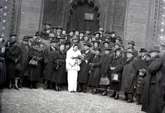 Hungary, Budapest VII., Dohány utca, zsinagóga., 1948, Hámori Gyula, Budapest, bride, groom, wedding ceremony, tableau, odd one out, Fortepan #104778