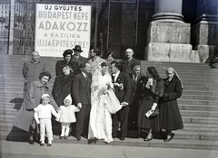 Magyarország, Budapest V., Szent István tér, a felvétel a Szent István-bazilika főbejárata előtt készült., 1947, Hámori Gyula, Budapest, esküvő, felirat, Fortepan #104846