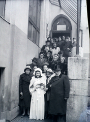 Magyarország, Budapest VII., a Kazinczy utcai orthodox központ udvara a zsinagógánál., 1948, Hámori Gyula, Budapest, esküvő, csoportkép, lépcső, Fortepan #104934