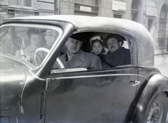 Magyarország, Budapest VII., Kazinczy utca, a felvétel a zsinagóga előtt készült., 1948, Hámori Gyula, Budapest, menyasszony, automobil, vőlegény, Fortepan #104936