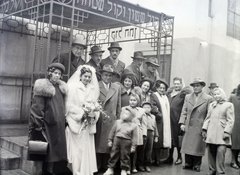 Magyarország, Budapest VII., a Kazinczy utcai orthodox központ udvara, hüpe (menyegzői baldachin) a zsinagógánál., 1948, Hámori Gyula, zsidóság, Budapest, héber írás, hüpe, Dávid csillag, Fortepan #104944