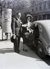 Magyarország, Budapest VII., Dohány utca, a felvétel a zsinagóga előtt készült., 1948, Hámori Gyula, plakát, hirdetőoszlop, Budapest, autóba szállás, Fortepan #105173