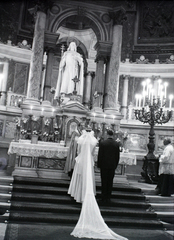 Magyarország, Budapest V., Szent István tér, Szent István-bazilika, főoltár., 1948, Hámori Gyula, oltár, templombelső, Szent István-ábrázolás, Budapest, esküvő, Fortepan #105182