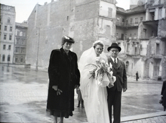 Magyarország, Budapest V., Szent István tér, a felvétel a Szent István-bazilika főbejárata előtt készült, szemben a Sas utca., 1948, Hámori Gyula, Budapest, menyasszony, Fortepan #105185