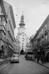 Slovakia, Bratislava, Mihály utca a Mihály-kapu felé nézve., 1965, Kurutz Márton, Czechoslovakia, Czechoslovak brand, commercial vehicle, Skoda-brand, Baroque-style, automobile, gate tower, City gate, Fortepan #10527