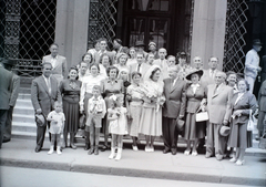 Magyarország, Budapest VII., Rumbach Sebestyén utca, a felvétel a kis zsinagóga előtt készült., 1948, Hámori Gyula, Budapest, esküvő, csoportkép, Fortepan #105400