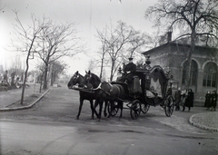 Magyarország, Budapest VIII., Fiumei úti Nemzeti Sírkert (Kerepesi temető), jobbra a háttérben a ravatalozó., 1949, Hámori Gyula, temető, temetés, Budapest, gyászmenet, halottaskocsi, Fortepan #105493