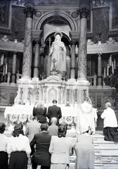 Magyarország, Budapest V., Szent István tér, Szent István-bazilika, főoltár., 1949, Hámori Gyula, szobor, oltár, templombelső, Szent István-ábrázolás, Budapest, Fortepan #105517