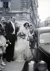 Magyarország, Budapest V., Papnövelde (Prohászka Ottokár) utca az Egyetemi templom előtt., 1949, Hámori Gyula, taxi, Budapest, autóba szállás, Fortepan #105555