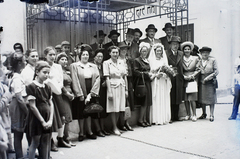 Magyarország, Budapest VII., a Kazinczy utcai orthodox központ udvara, hüpe (menyegzői baldachin) a zsinagógánál., 1946, Hámori Gyula, zsidóság, Budapest, héber írás, hüpe, Dávid csillag, Fortepan #105587