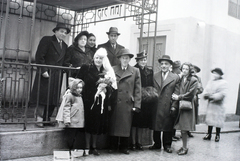 Magyarország, Budapest VII., a Kazinczy utcai orthodox központ udvara, hüpe (menyegzői baldachin) a zsinagógánál., 1946, Hámori Gyula, esküvő, zsidóság, Budapest, héber írás, hüpe, Dávid csillag, Fortepan #105609