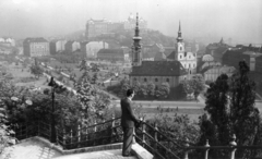 Hungary, Budapest I., látkép a Szent Gellért lépcsőről a Tabán és Királyi Palota (később Budavári Palota) felé. Előtérben a Szent Demeter szerb templom, mögötte az Alexandriai Szent Katalin-templom., 1943, Archiv für Zeitgeschichte ETH Zürich / Agnes Hirschi, Carl Lutz, church, cityscape, stairs, gas lamp, Budapest, bird's eye view, steeple, Fortepan #105628