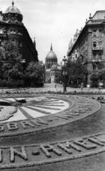 Hungary, Budapest V., Szabadság tér, irredenta emlékhely virágokból, háttérben a Vécsey utca és a Parlament., 1943, Archiv für Zeitgeschichte ETH Zürich / Agnes Hirschi, Carl Lutz, flower carpet, Budapest, Fortepan #105643