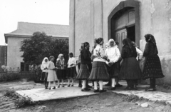 Templom:, 1943, Archiv für Zeitgeschichte ETH Zürich / Agnes Hirschi, Carl Lutz, church, folk costume, Fortepan #105696