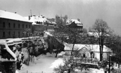 Hungary, Budapest I., kilátás a Halászbástyáról az Iskola lépcső felé. Szemben a korábbi brit követség, jobbra az Erdődy-Hatvany palota., 1943, Archiv für Zeitgeschichte ETH Zürich / Agnes Hirschi, Carl Lutz, winter, snow, Budapest, snowy landscape, Fortepan #105704