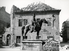 Hungary, Budapest I., Úri utca - Szentháromság utca sarok. Hadik András lovasszobra (ifj. Vastagh György, 1937.)., 1945, Archiv für Zeitgeschichte ETH Zürich / Agnes Hirschi, Carl Lutz, war damage, horse sculpture, Budapest, damaged building, brick, label, Fortepan #105725