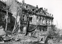 Magyarország, budai Vár, Budapest I., a romos Erdődy-Hatvany palota a Táncsics Mihály (Verbőczy) utca 1., a korábbi brit követség parkjából nézve., 1945, Archiv für Zeitgeschichte ETH Zürich / Agnes Hirschi, Carl Lutz, háborús kár, Budapest, Fortepan #105726