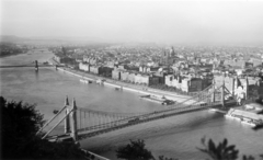 Hungary, Budapest, panoráma a Gellérthegyről az Erzsébet híddal és a Széchenyi Lánchíddal., 1943, Archiv für Zeitgeschichte ETH Zürich / Agnes Hirschi, Carl Lutz, swimming pool, bridge, Danube, eclectic architecture, suspension bridge, bird's eye view, Duna-bridge, Antal Kherndl-design, Aurél Czekelius-design, Fortepan #105749