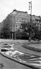 Hungary, Budapest V., Perczel Mór utca - Szabadság tér sarok, az amerikai követség épülete., 1943, Archiv für Zeitgeschichte ETH Zürich / Agnes Hirschi, Carl Lutz, flower carpet, Budapest, Fortepan #105763