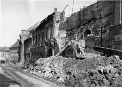 Magyarország, budai Vár, Budapest I., a Táncsics Mihály (Verbőczy) utca 1., a korábbi brit követség lerombolt épülete., 1945, Archiv für Zeitgeschichte ETH Zürich / Agnes Hirschi, Carl Lutz, háborús kár, ostrom, utcanévtábla, Budapest, Fortepan #105792